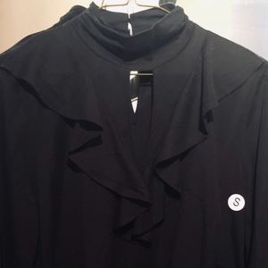 Black Ruffled Top ♥️